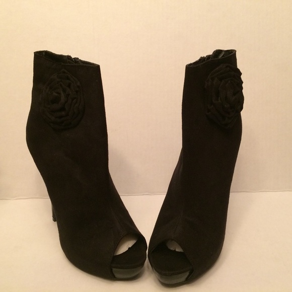 New Cute Black Peep Toe Booties - Picture 6 of 9